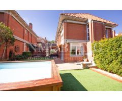 Casa reformada en Urb. Madà