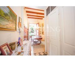 ¡Casa con historia en el corazón de Argentona!