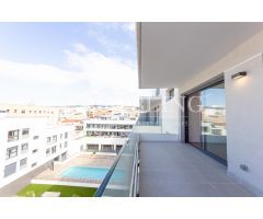 ¡Piso de 4 habitaciones nuevo a estrenar! Con parking y piscina.