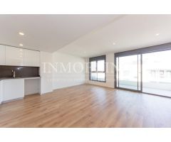 ¡Piso de 4 habitaciones nuevo a estrenar! Con parking y piscina.