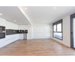 ¡Piso de 4 habitaciones nuevo a estrenar! Con parking y piscina.