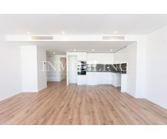 ¡Piso de 4 habitaciones nuevo a estrenar! Con parking y piscina.