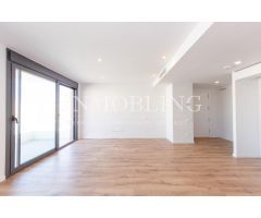 ¡Piso de 4 habitaciones nuevo a estrenar! Con parking y piscina.