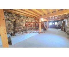 CASA PAREADA DE ESTILO MONTAÑES CON TERRENO. LIMPIAS