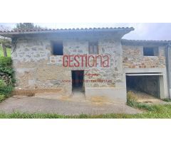 CABAÑA SEMIRREFORMADA EN BUSTABLADO. ARREDONDO