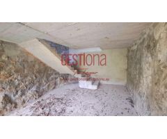 CABAÑA SEMIRREFORMADA EN BUSTABLADO. ARREDONDO