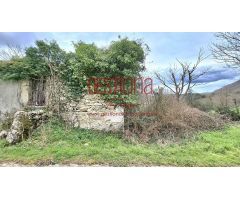 CASA EN RUINA MAS TERRENO. MATIENZO