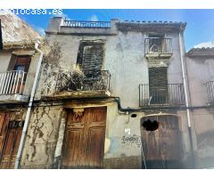 Casa VENTA en Borriol, zona Centro-Iglesia, 410 m. de superficie, 209 m. Doble fachada con patio.