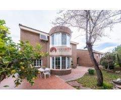 Villa de Lujo en Venta en Chiva de Morella, Valencia