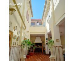 CASA CON PATIO EXTERIOR