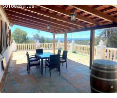 ACOGEDOR CHALET EN LA MONTAÑA CON PISCINA