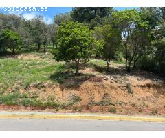 Fantástico terreno urbano de 1.557 m2 listo para hacer la casa de tus sueños.