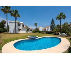 Villa en Venta en Estepona, Málaga