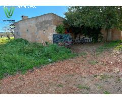 Casa rural con amplia extensión de terreno.