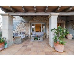 Casa rústica con gran extensión de terreno y piscina