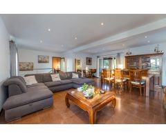 Casa rústica con gran extensión de terreno y piscina
