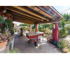 Casa rústica con safreig y terreno
