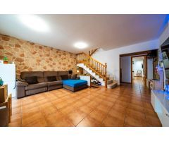 Chalet adosado de tres plantas