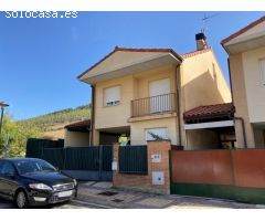 Chalet adosado en esquina en Olloki