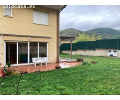 Chalet adosado en esquina en Olloki