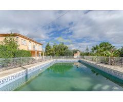 Ref. 04046 - Chalet con piscina en Pedralba, dos viviendas de 3 habitaciones cada