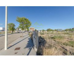 Ref. 04234.- EXCLUSIVA- Solar en Benisanó, zona Castillo, junto todos los servicios.