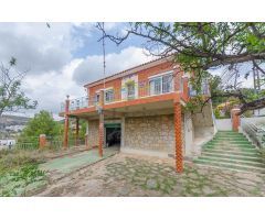Ref. 04212 - EXCLUSIVA - Chalet independiente con vistas panorámicas en Chulilla, zona urbana.