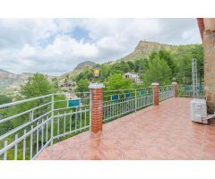 Ref. 04212 - EXCLUSIVA - Chalet independiente con vistas panorámicas en Chulilla, zona urbana.