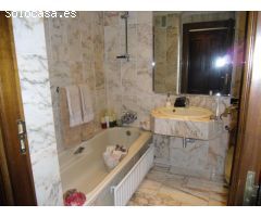 VIVIENDA AMPLIA EN EL CENTRO