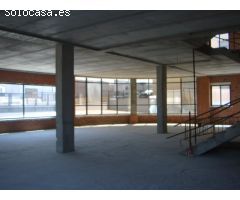 VENTA O ALQUILER DE 1.000 M2 DE LOCAL COMERCIAL EN POLÍGONO MONTALVO III.