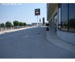 VENTA O ALQUILER DE 1.000 M2 DE LOCAL COMERCIAL EN POLÍGONO MONTALVO III.