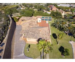 Magnífica villa a la venta en Calpe, con bonitas vistas al mar.