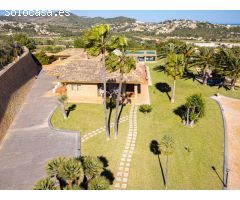 Magnífica villa a la venta en Calpe, con bonitas vistas al mar.