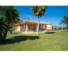 Magnífica villa a la venta en Calpe, con bonitas vistas al mar.