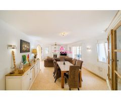 Extraordinaria villa a la venta en Jávea, Costa Nova de 5 dormitorios y piscina privada.