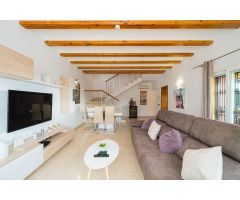Villa  de 5 dormitorios en venta en Orba, Costa Blanca.