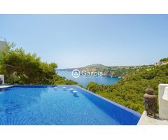 Villa en primera línea en venta en Jávea con increíbles vistas