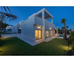 Excelente ubicación y comodidades de esta villa en venta en Finestrat.