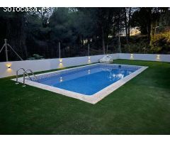 Propiedad con encanto en venta en Gandia con tres villas, piscina privada y potencial infinito