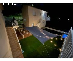 Propiedad con encanto en venta en Gandia con tres villas, piscina privada y potencial infinito
