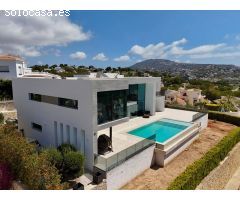Villa Enebro. Extraordinaria villa en Moraira con orientación Sur y vistas al mar. Costa Blanca.