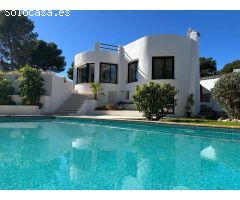 Villa recientemente renovada en venta en Javea con vistas al mar