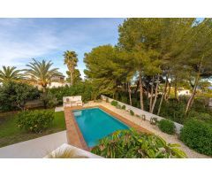 Villa recientemente renovada en venta en Javea con vistas al mar