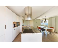 Villa Peñón. Villa con vistas panorámicas a la costa y orientación sur en venta en Benissa.