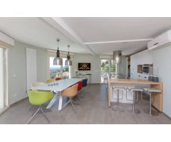 Villa Peñón. Villa con vistas panorámicas a la costa y orientación sur en venta en Benissa.
