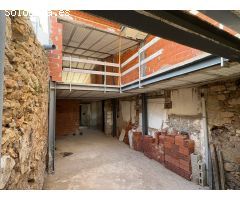 Amplia vivienda a la venta en el centro de Alcalalí con vistas al valle – Para renovar a tu gusto