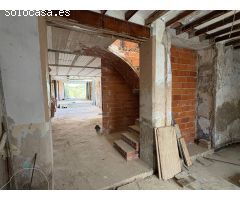 Amplia vivienda a la venta en el centro de Alcalalí con vistas al valle – Para renovar a tu gusto