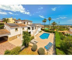 Villa Vistas. Amplia villa con vistas panorámicas al mar a un precio inmejorable.