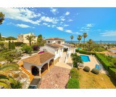 Villa Vistas. Amplia villa con vistas panorámicas al mar a un precio inmejorable.