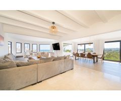 Villa Vistas. Amplia villa con vistas panorámicas al mar a un precio inmejorable.